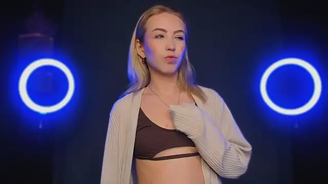 Snapshot of Moon_Silk chatting on 01.14.26 Moon Silk online show from 01.14.26