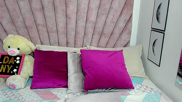 danibellucii  online show from 03.02.26