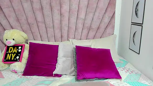 danibellucii  online show from 03.29.26