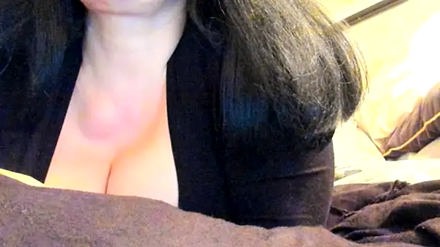 Snapshot of ChristieCru chatting on 01.15.26 ChristieCru online show from 01.15.26