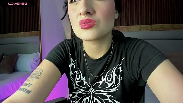 emma hiltonn  online show from 05.12.26