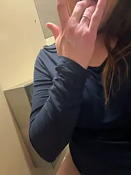 Snapshot of sluttywifemaddy chatting on 01.14.26 sluttywifemaddy online show from 01.14.26