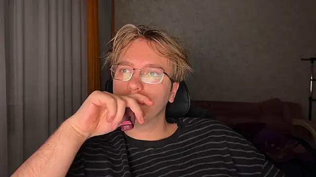 Snapshot of HairyVit chatting on 02.03.26 HairyVit online show from 02.03.26