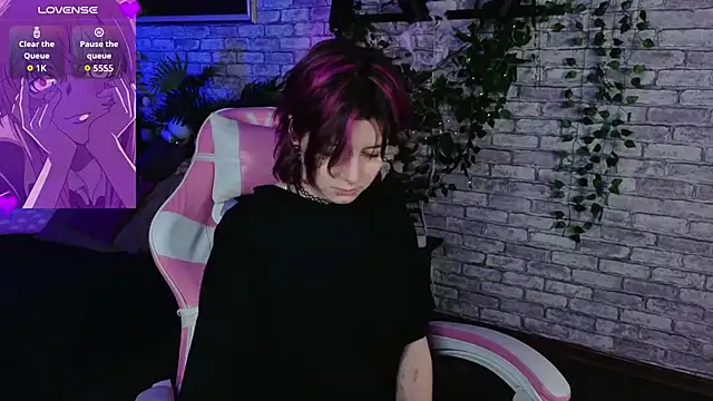 Ashley Veil online show from 05.15.26