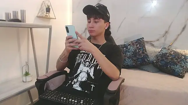 XanderGrey8 online show from 04.15.26