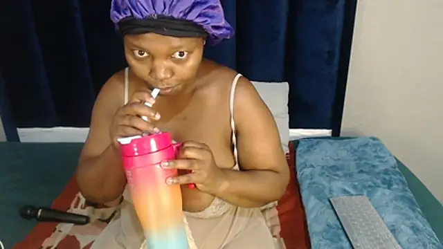 Snapshot of Cutebootyxx chatting on 02.13.26 Cutebootyxx online show from 02.13.26