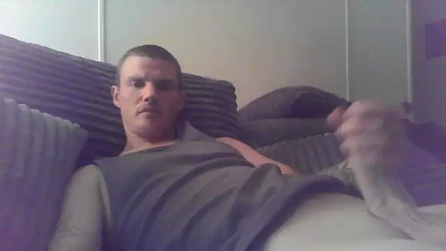 Snapshot of HungandHynotic chatting on 05.14.26 HungandHynotic online show from 05.14.26