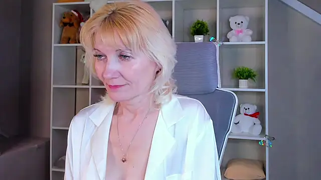 Julie Lucas online show from 04.09.26