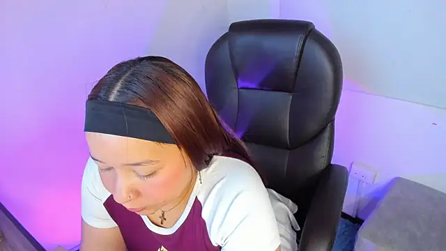 Snapshot of Ale_Alej chatting on 04.07.26 Ale Alej online show from 04.07.26