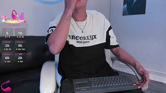 Snapshot of Liam9_ chatting on 01.14.26 Liam9 online show from 01.14.26