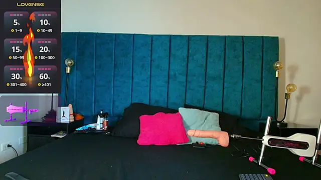 Ethan Briggs  online show from 04.09.26