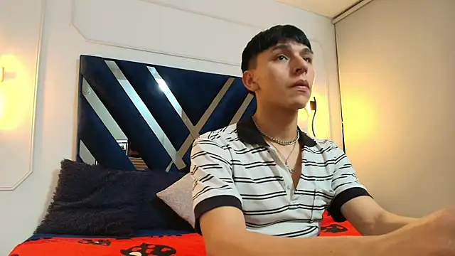 Alexander Collinss online show from 02.05.26