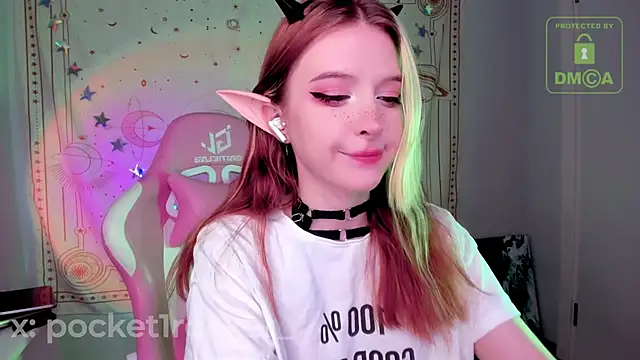 Snapshot of _PocketRocket_ chatting on 10.23.25 PocketRocket online show from 10.23.25