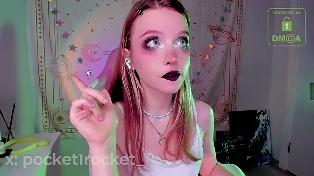 Snapshot of _PocketRocket_ chatting on 11.06.25 PocketRocket online show from 11.06.25