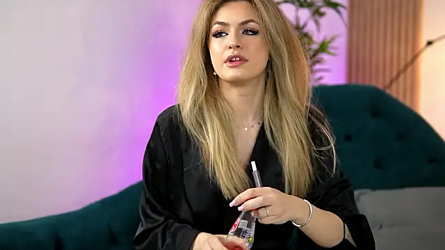 NayaQuinn online show from 02.20.26