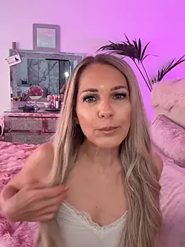 JulieSol online show from 04.04.26