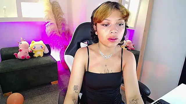 Snapshot of melodyy_as chatting on 04.28.26 melodyy as online show from 04.28.26