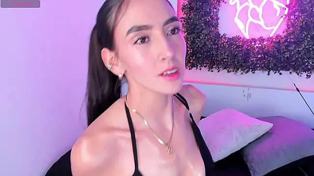 Itzel Geneva online show from 02.07.26