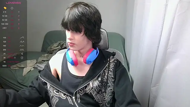 LeonBoykisser online show from 02.26.26