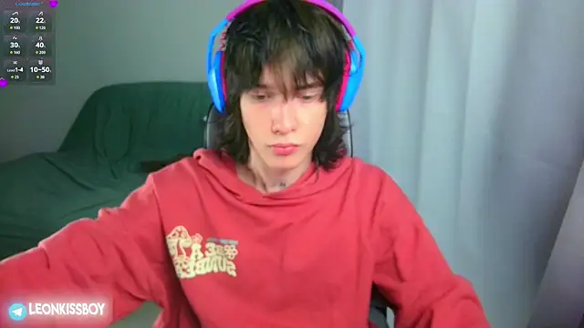 LeonBoykisser online show from 06.25.26