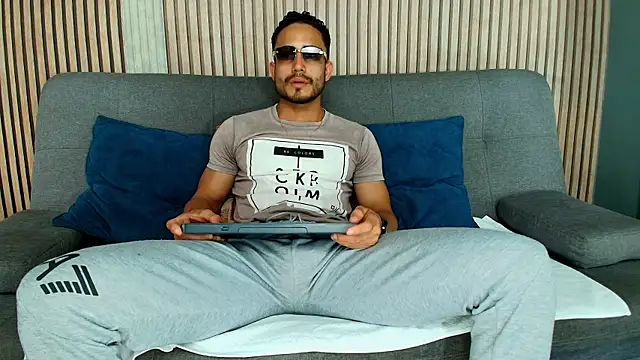 Vans Ross online show from 02.04.26