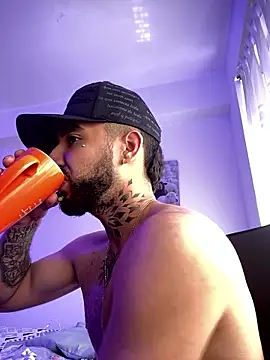 Snapshot of juanlouis_pierre chatting on 01.14.26 juanlouis pierre online show from 01.14.26