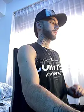 Snapshot of juanlouis_pierre chatting on 01.15.26 juanlouis pierre online show from 01.15.26