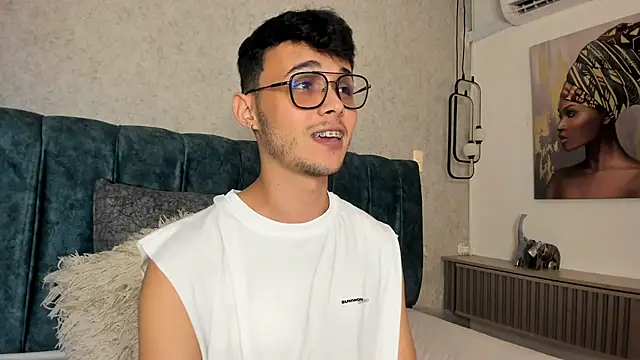 Snapshot of Alhan_Twink chatting on 06.09.26 Alhan Twink online show from 06.09.26