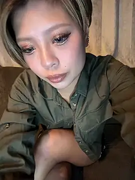 Snapshot of BADBITCHISAKI chatting on 02.10.26 BADBITCHISAKI online show from 02.10.26