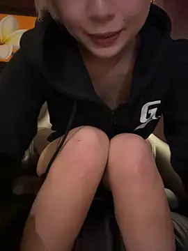 BADBITCHISAKI online show from 03.11.26