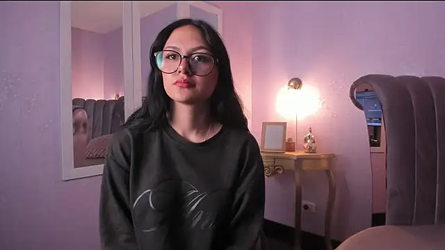 NiccolleHall online show from 02.24.26