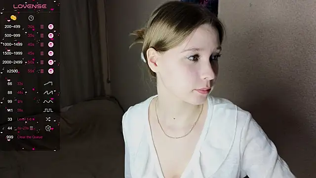 Snapshot of vickky_shy chatting on 01.19.26 vickky shy online show from 01.19.26