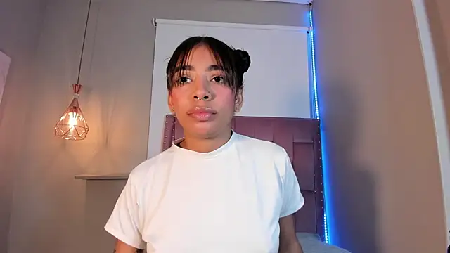 Scarlet Vixen  online show from 04.04.26