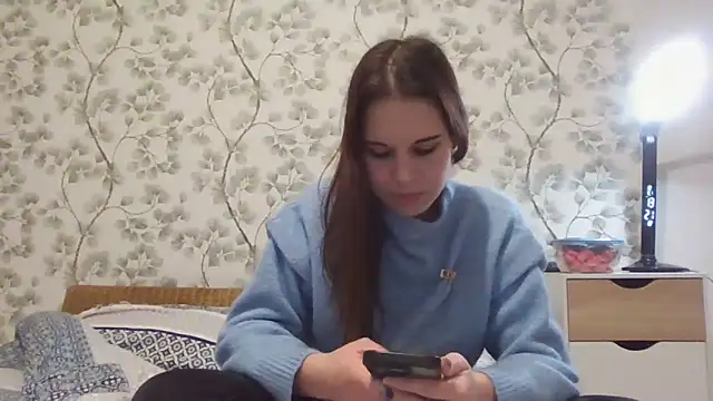 NyraLuna online show from 02.04.26