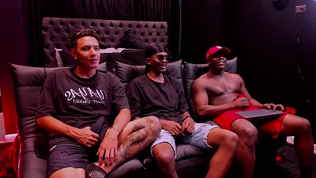 Snapshot of friendslymens chatting on 01.19.26 friendslymens online show from 01.19.26