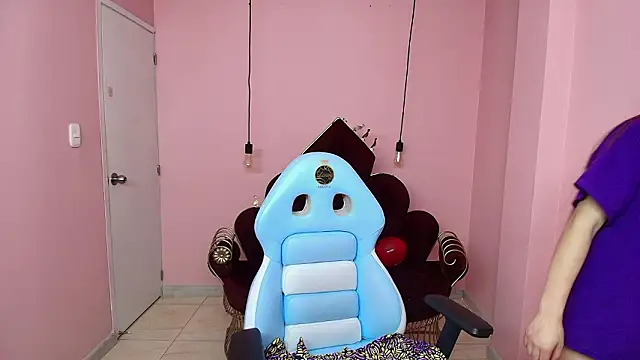 Snapshot of Ashley_benson_x chatting on 02.26.26 Ashley benson x online show from 02.26.26