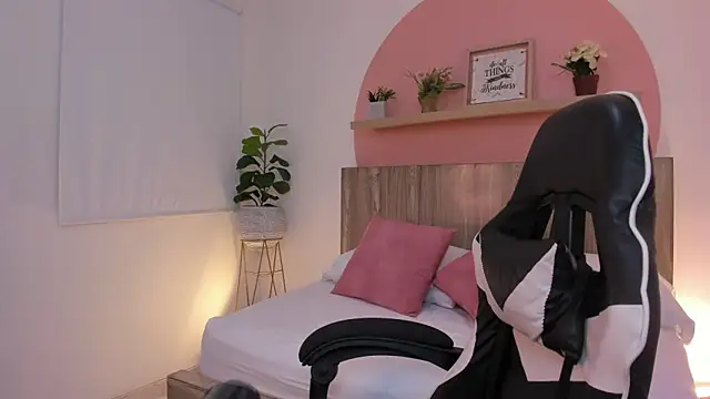 ivette swan online show from 04.14.26