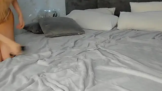 Snapshot of Anneta_Hart chatting on 04.15.26 Anneta Hart online show from 04.15.26