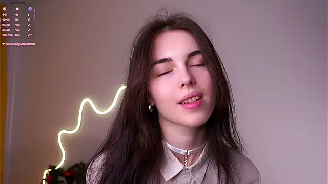 Snapshot of MirnaTellado chatting on 02.04.26 MirnaTellado online show from 02.04.26