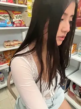 StrawberryPink  online show from 04.17.26