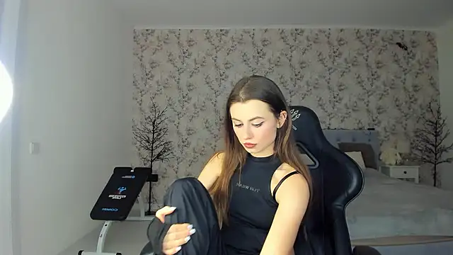 Snapshot of Hot_Molly5 chatting on 02.04.26 Hot Molly5 online show from 02.04.26