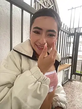 AuroraJohns Pink online show from 03.04.26