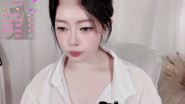 Snapshot of XinYuemeimei chatting on 07.04.26 XinYuemeimei online show from 07.04.26
