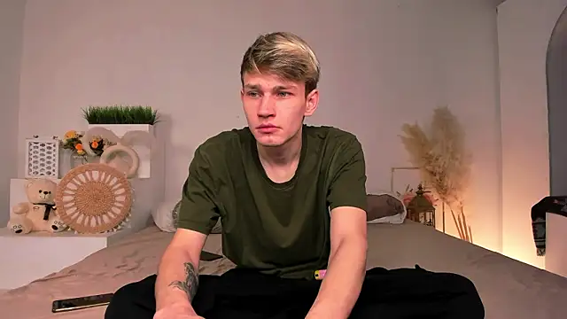 Snapshot of Volan_Starts chatting on 02.15.26 Volan Starts online show from 02.15.26