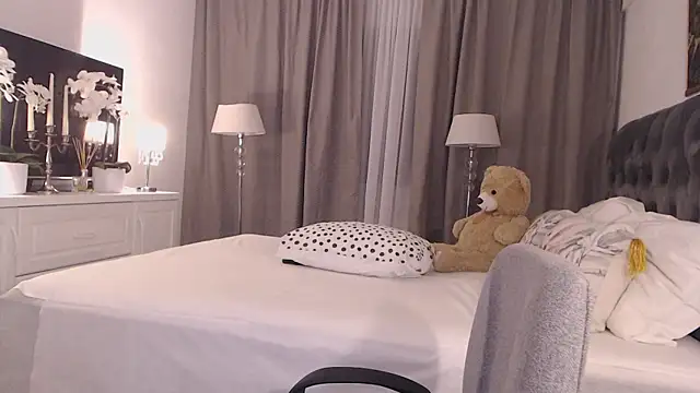 SilverMiss online show from 04.04.26