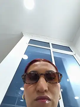 roxxy white online show from 06.17.26