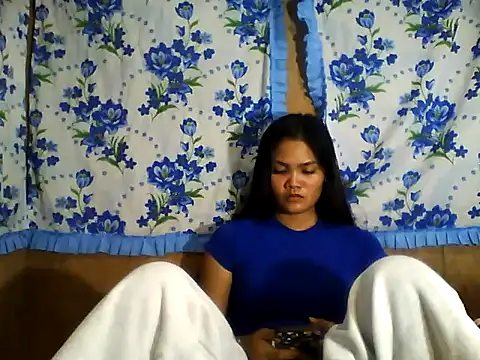 PinaySkinnyJust18 online show from 04.16.26