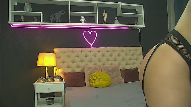 Snapshot of TaniaKaverina chatting on 05.28.26 TaniaKaverina online show from 05.28.26
