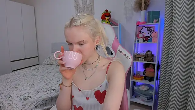 Mia WaterFall online show from 02.10.26