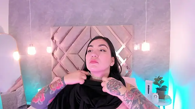 KathiaJenner online show from 02.20.26